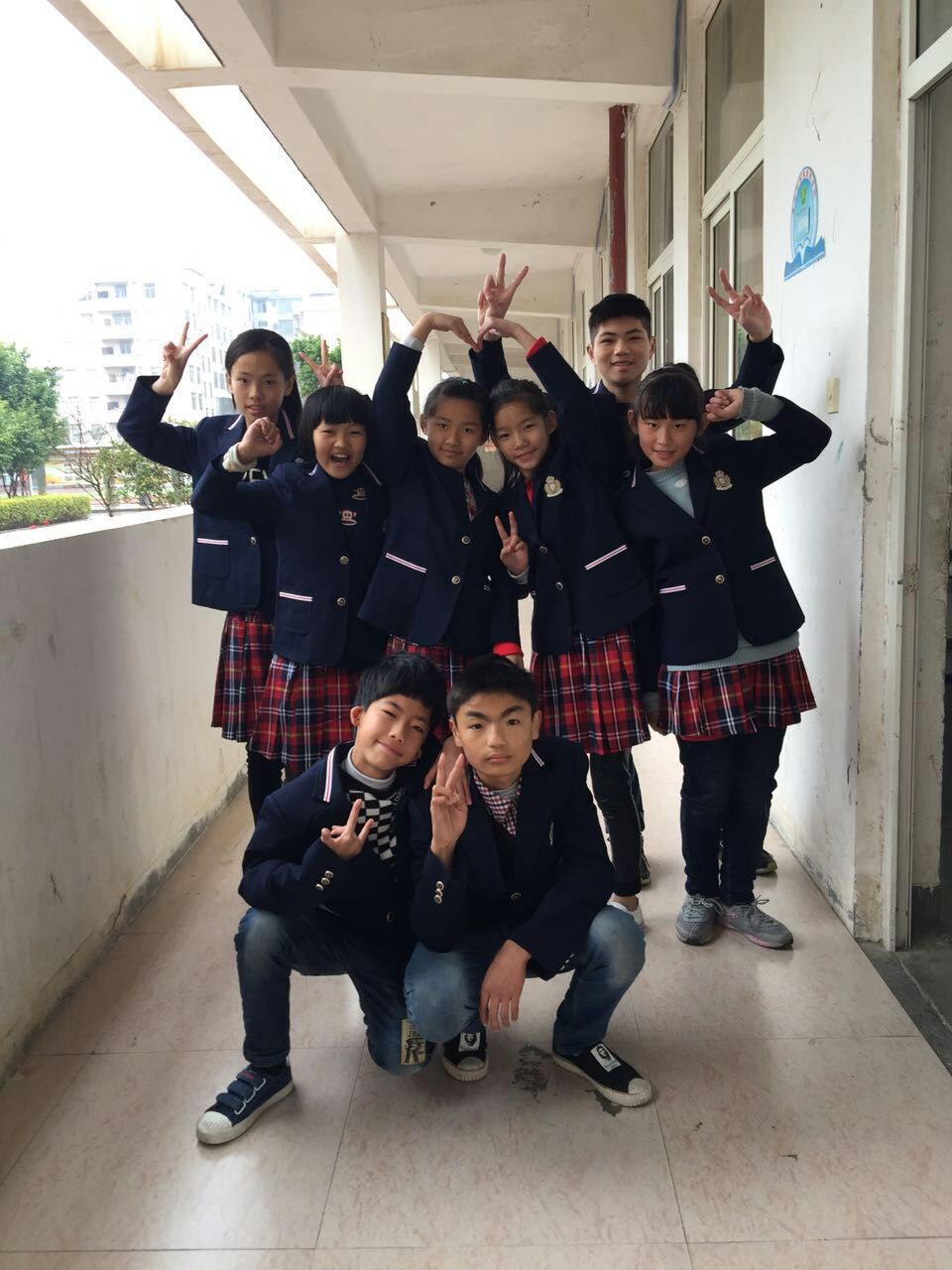 聋哑师生合影.jpg