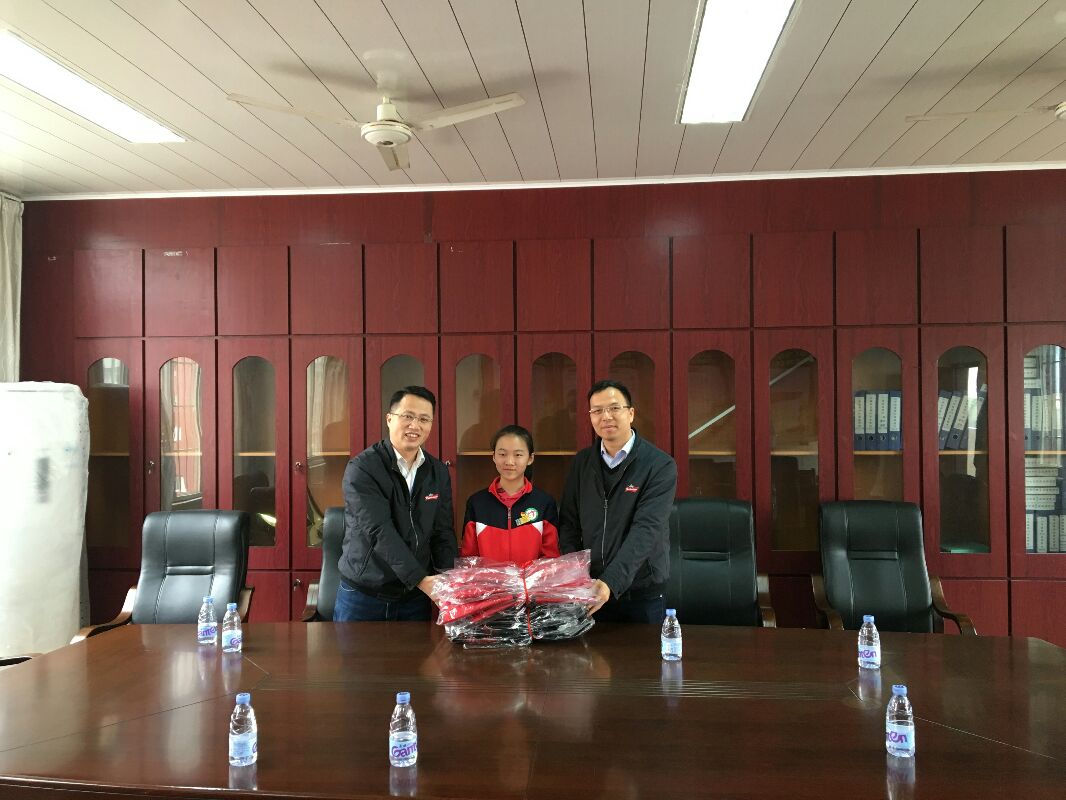 莆田市特殊教育学校获赠校服.jpg